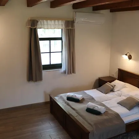 Ferienwohnung Zoeld Tanya Vendeghaz Es Rendezvenykoezpont Kiskunmajsa Exterior foto