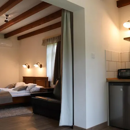 Ferienwohnung Zoeld Tanya Vendeghaz Es Rendezvenykoezpont Kiskunmajsa Exterior foto